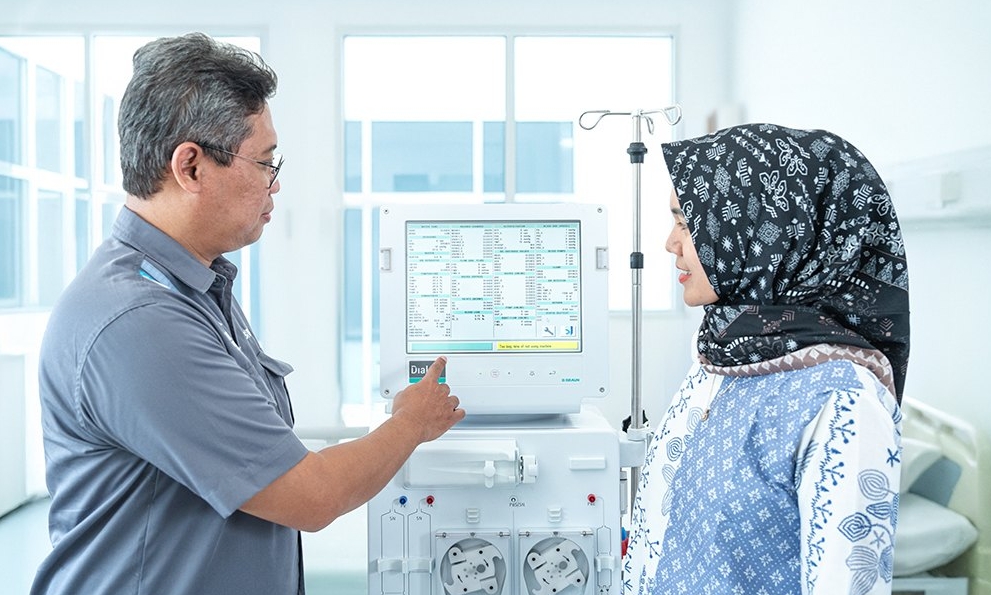 The B. Braun technical service maintenance worker push cart contains a full complement of replacement spare parts and tools required for maintenance at customer sites or hospitals.