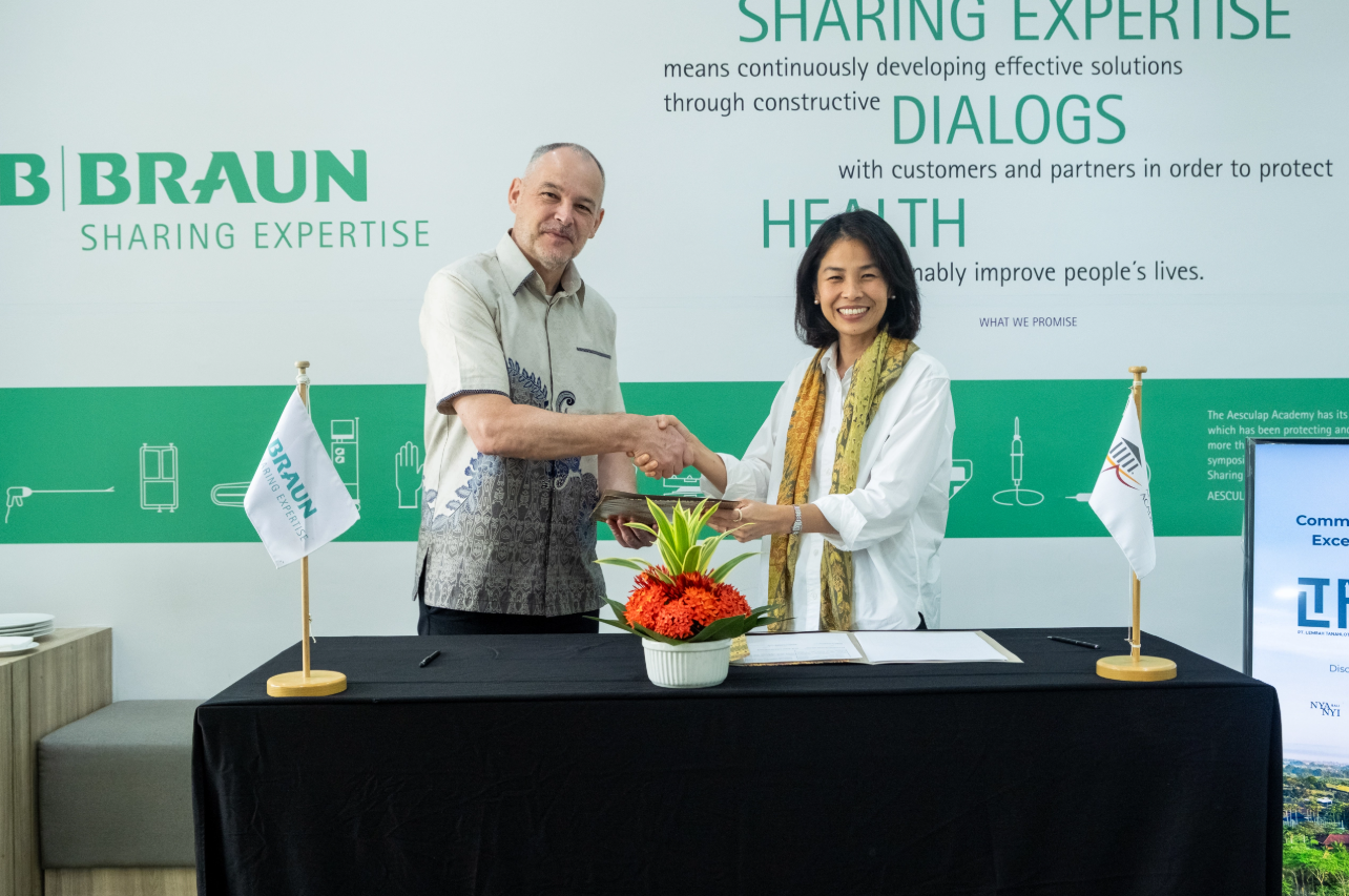 Anna Maria Braun presenting annual report conference titled empowered by technology