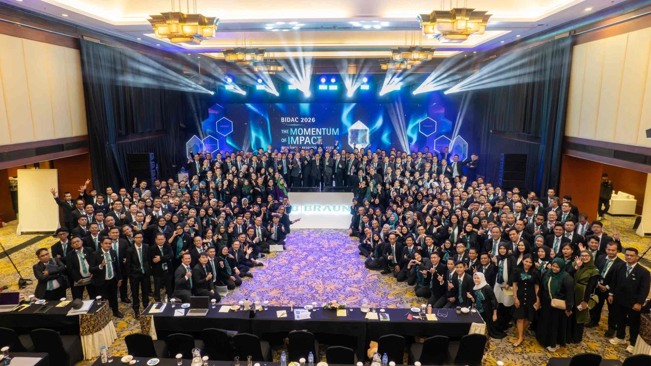 Anna Maria Braun presenting annual report conference titled empowered by technology