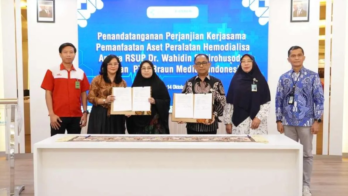 Anna Maria Braun presenting annual report conference titled empowered by technology