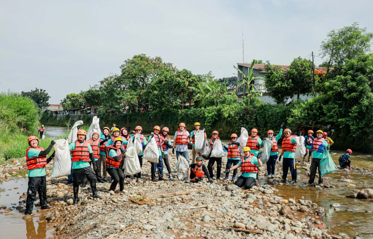 Anna Maria Braun presenting annual report conference titled empowered by technology