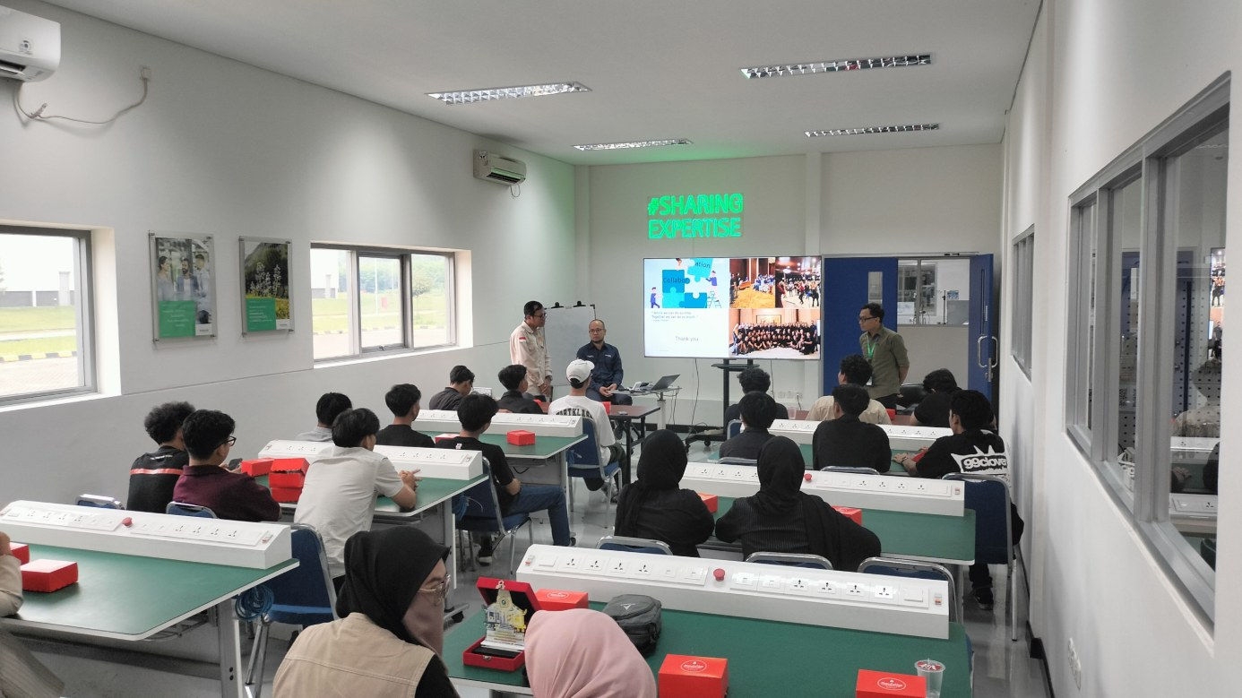 Anna Maria Braun presenting annual report conference titled empowered by technology