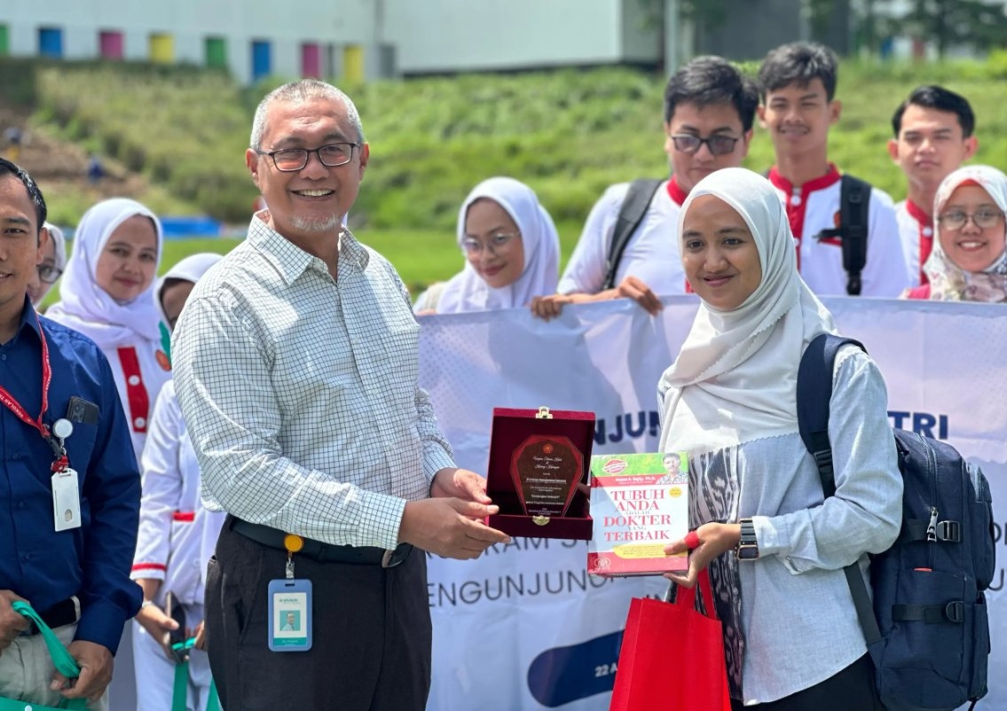 Anna Maria Braun presenting annual report conference titled empowered by technology