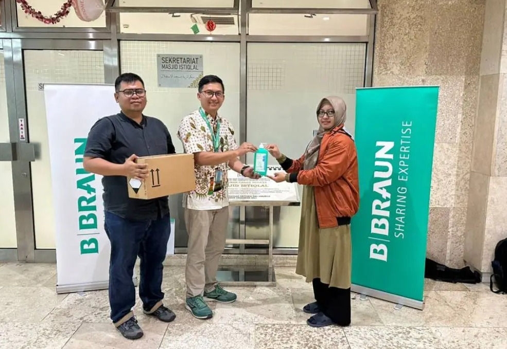 Anna Maria Braun presenting annual report conference titled empowered by technology